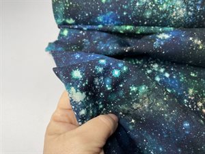 Bomuldsjersey - flot galakse i grønne og blå toner